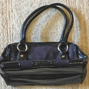 LIZ CLAIBORNE BLACK HANDBAG/CLUTCH